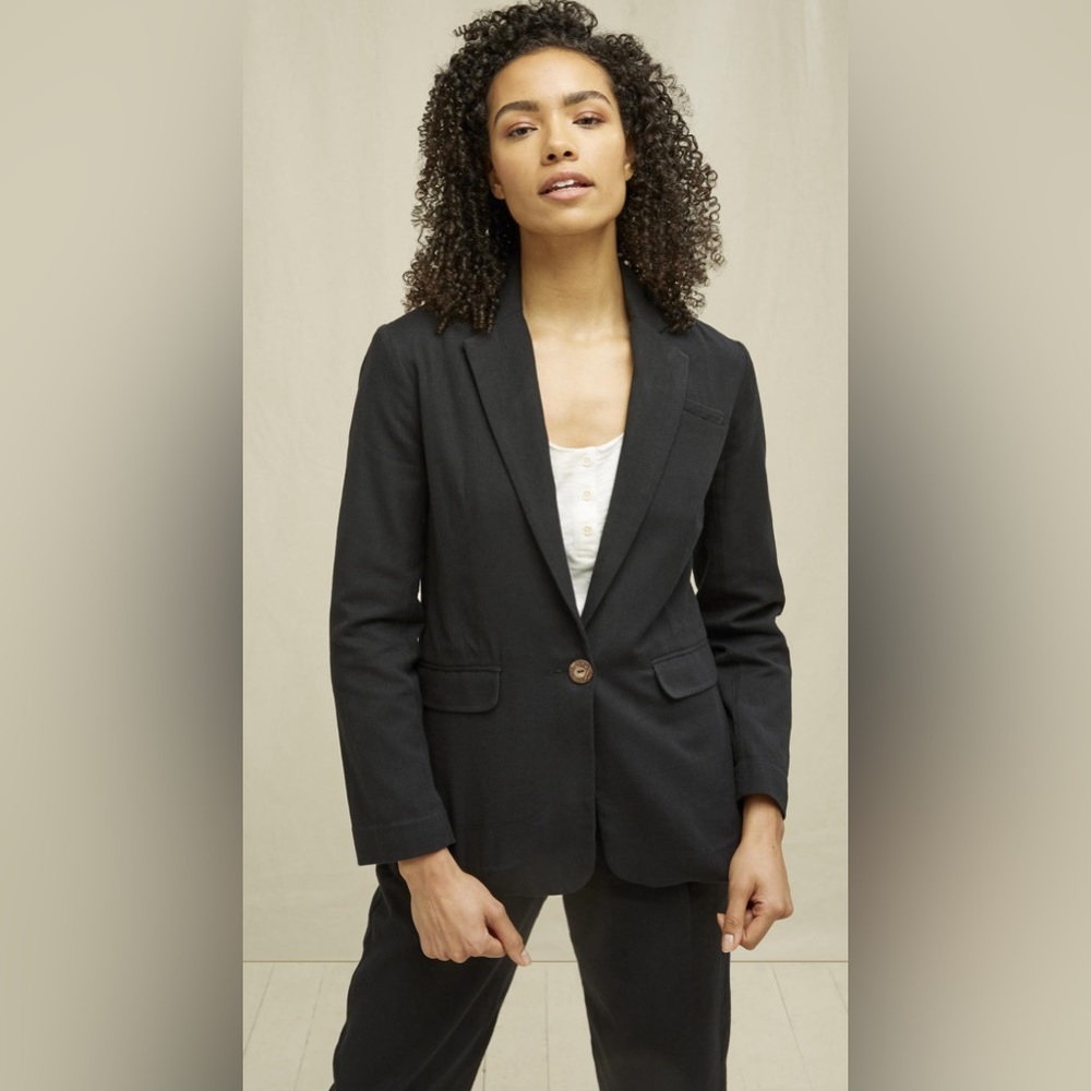 St. John Black Wool Blazer Jacket Gold Button Notch Lapel Size 4 NEW